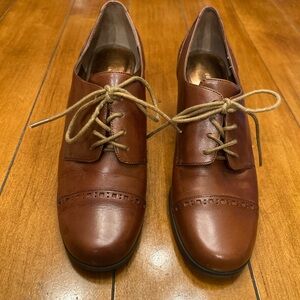 Vintage Etienne Aigner Leather Oxford Lace Up Pumps in Brown Leather Size 8M